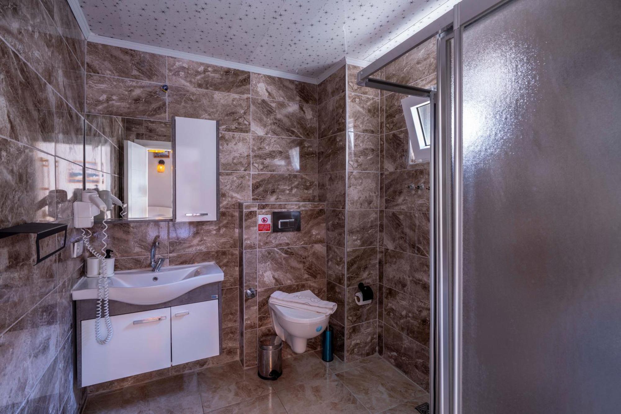 Larex Otel Kas Bagian luar foto